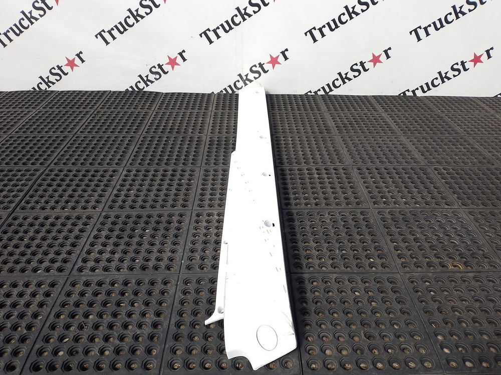 Молдинг кабины правый 2023г.