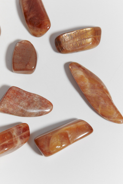 Солнечно-лунный камень галтовка