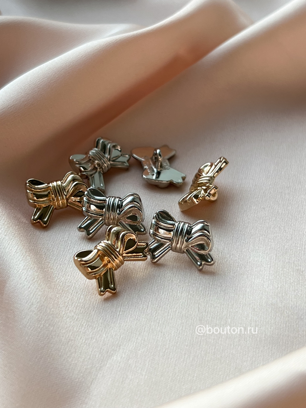 Пуговицы бантики 2 серебро