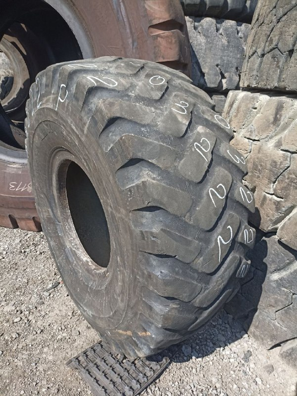 23.5R25  VUT шина б/у
