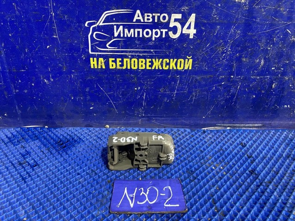Ручка двери передней правой салонная NISSAN R'NESSA 1997