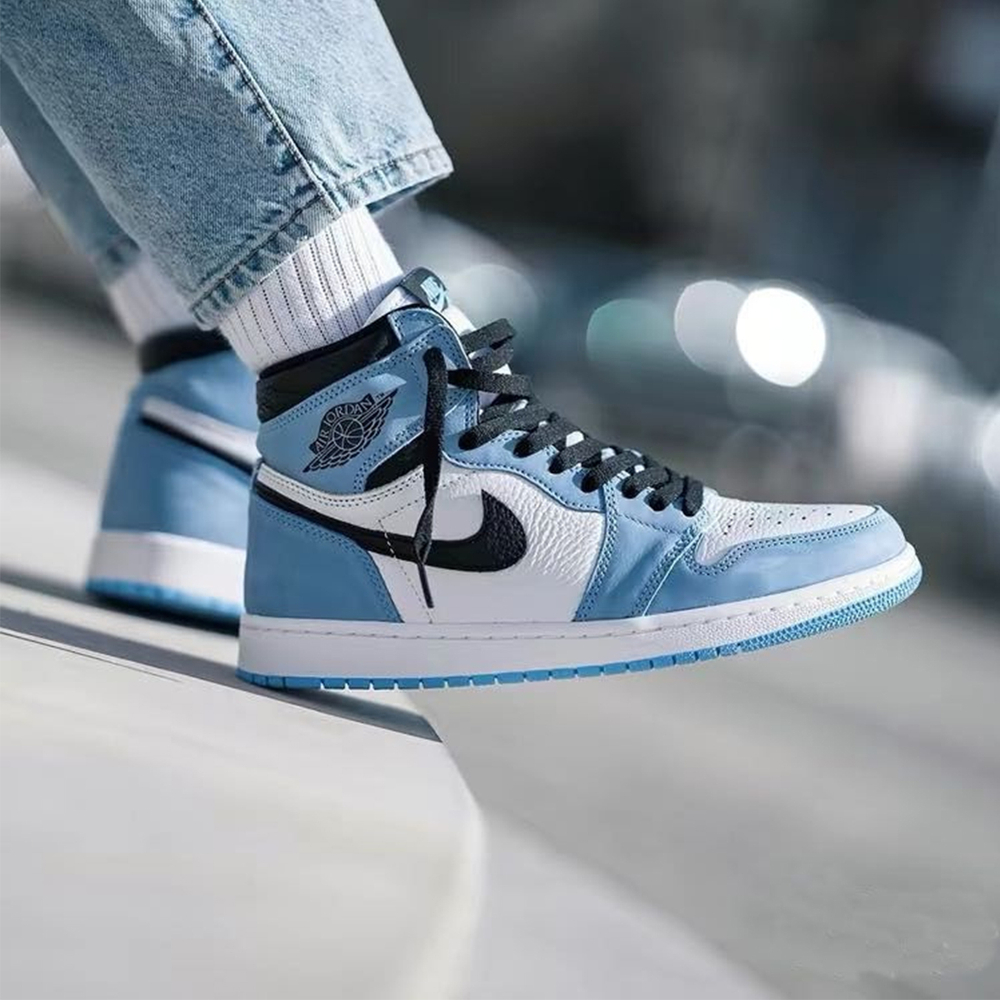 AIR JORDAN 1 RETRO HIGH "UNIVERSITY BLUE"