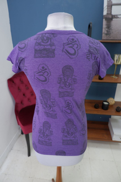 Футболка фиолетовая красивая 42 размер