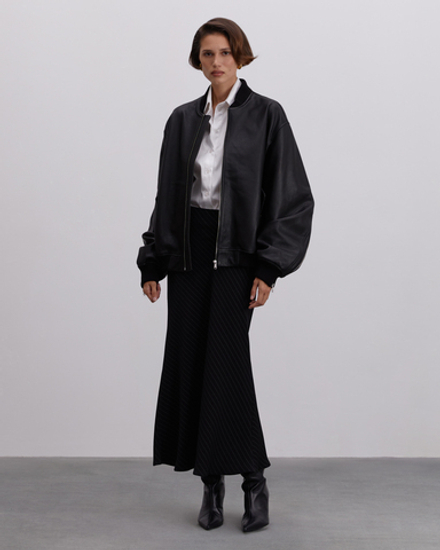 Черный кожаный бомбер oversize