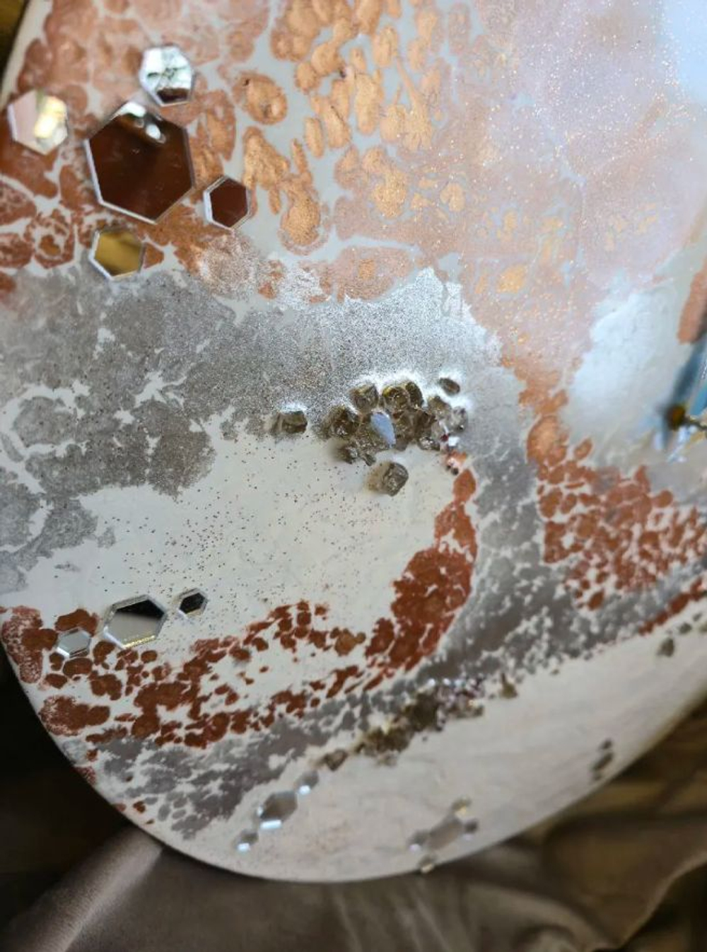 Интерьерные часы ручной работы подарочные из смолы