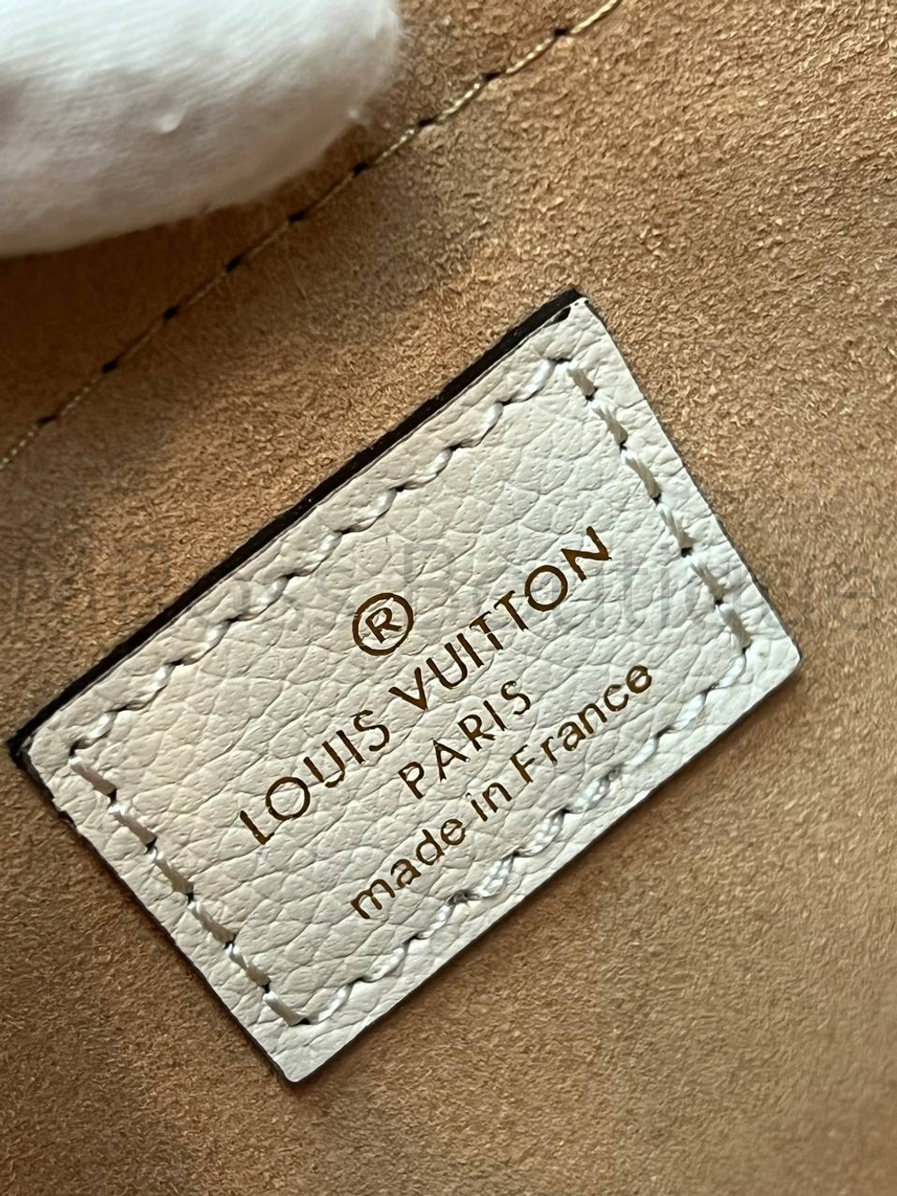 Сумка Lockme Tender Louis Vuitton Quartz