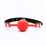 Кляп силиконовый на кожаном ремешке с застежкой Onjoy BDSM Silicone Gag (Цвет: черный с красным)