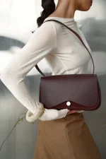 ELIZABETH винная - повреждение на внутренней стороне крышки 64