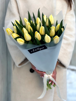 Кремовые тюльпаны в нежном букете от Флора Маркет
