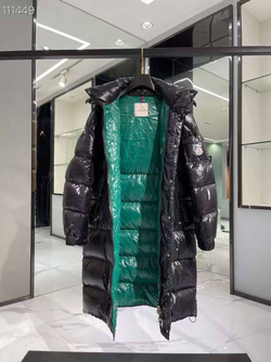 Пуховик Moncler
