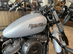 Softail Street Bob 2020 BARRACUDA SILVER DENIM с доп оборудованием