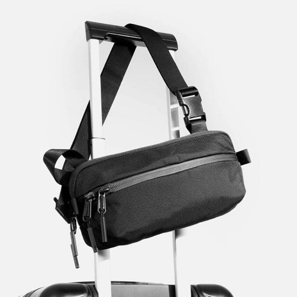 Aer Day Sling 2 Black DIKO TECH