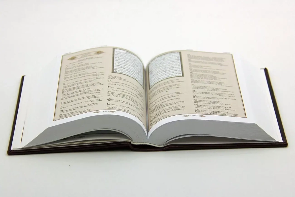 "Коран средний" Книга подарочная в кожаном переплете с росписью и бронзовой накладкой