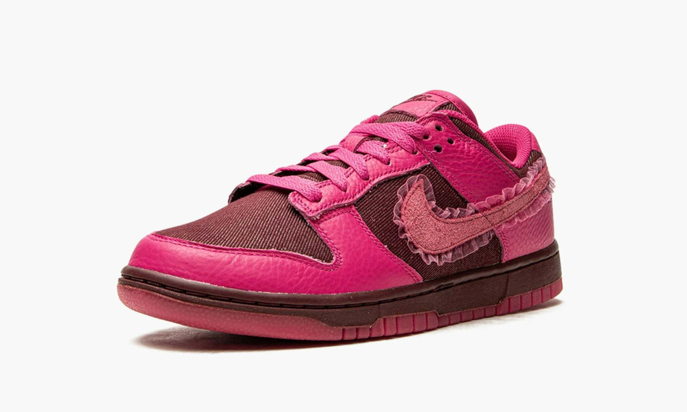 Dunk Low WMNS "Valentine's Day"