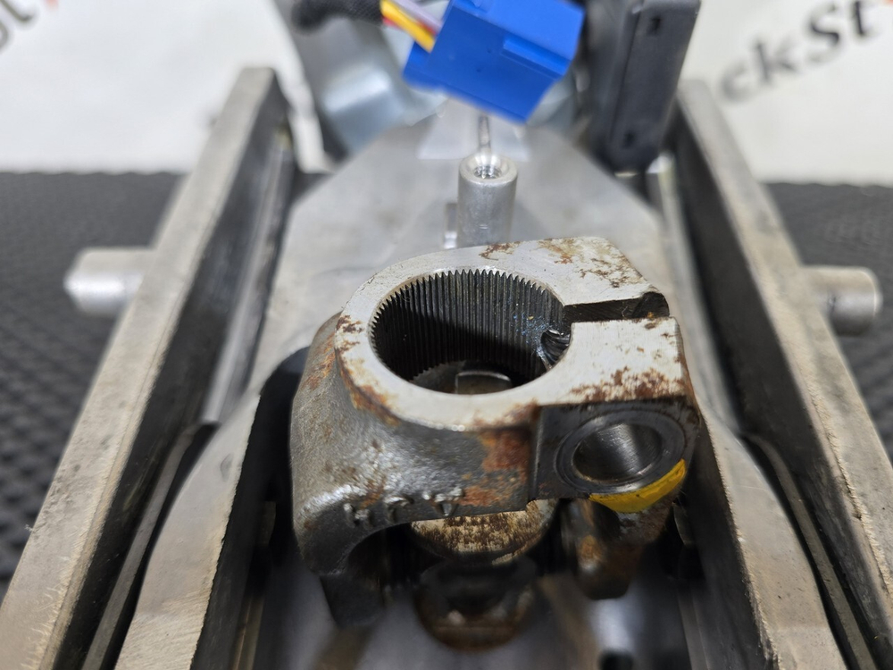 Колонка рулевая с замком и ключом 2023г.