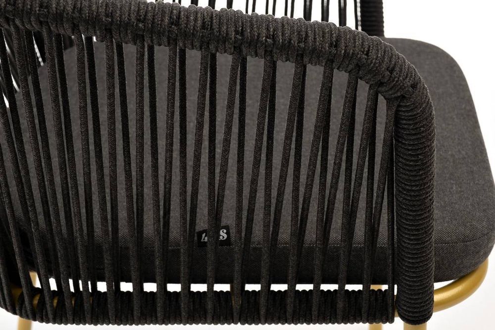 "Марсель" стул плетеный из роупа, каркас из стали золотой глянец, роуп темно-серый круглый, ткань серая