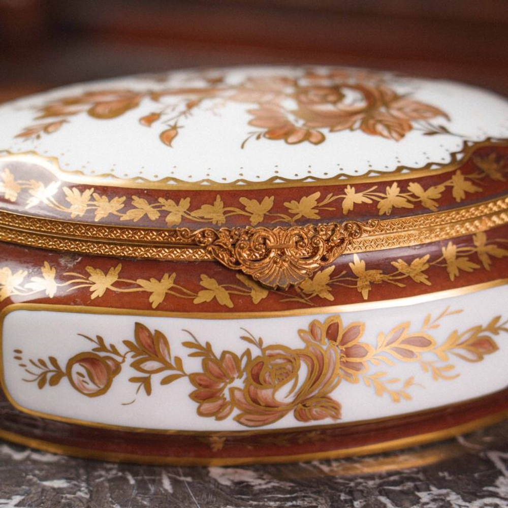 Шкатулка Лиможского фарфора с ручной росписью