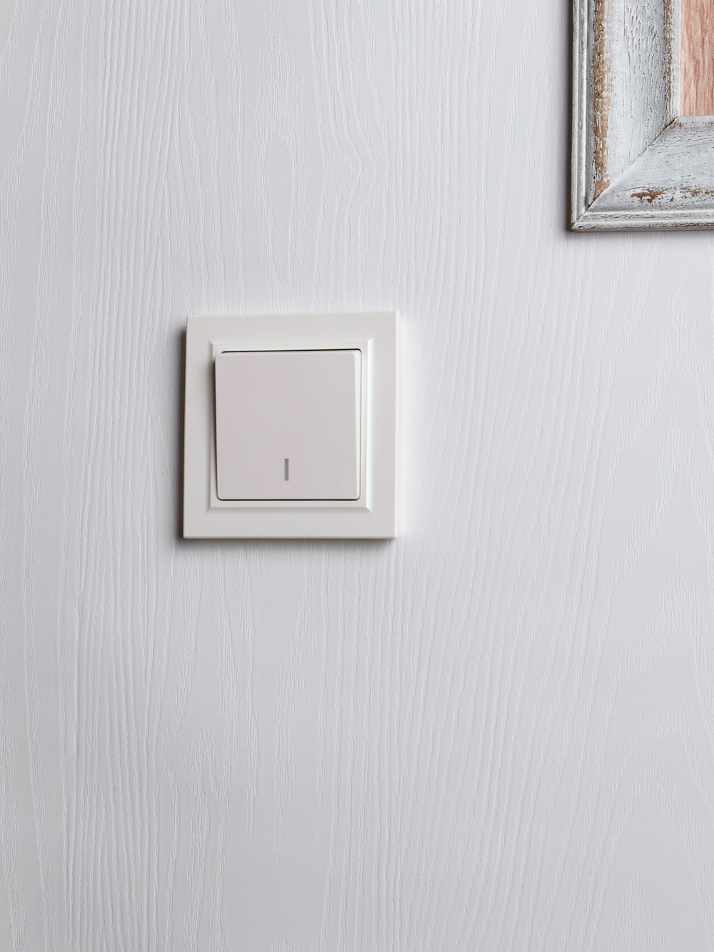 BRITE Выключатель 1-клавишный проходной с индикацией 10А ВС10-1-7-БрЖ жемчуг IEK