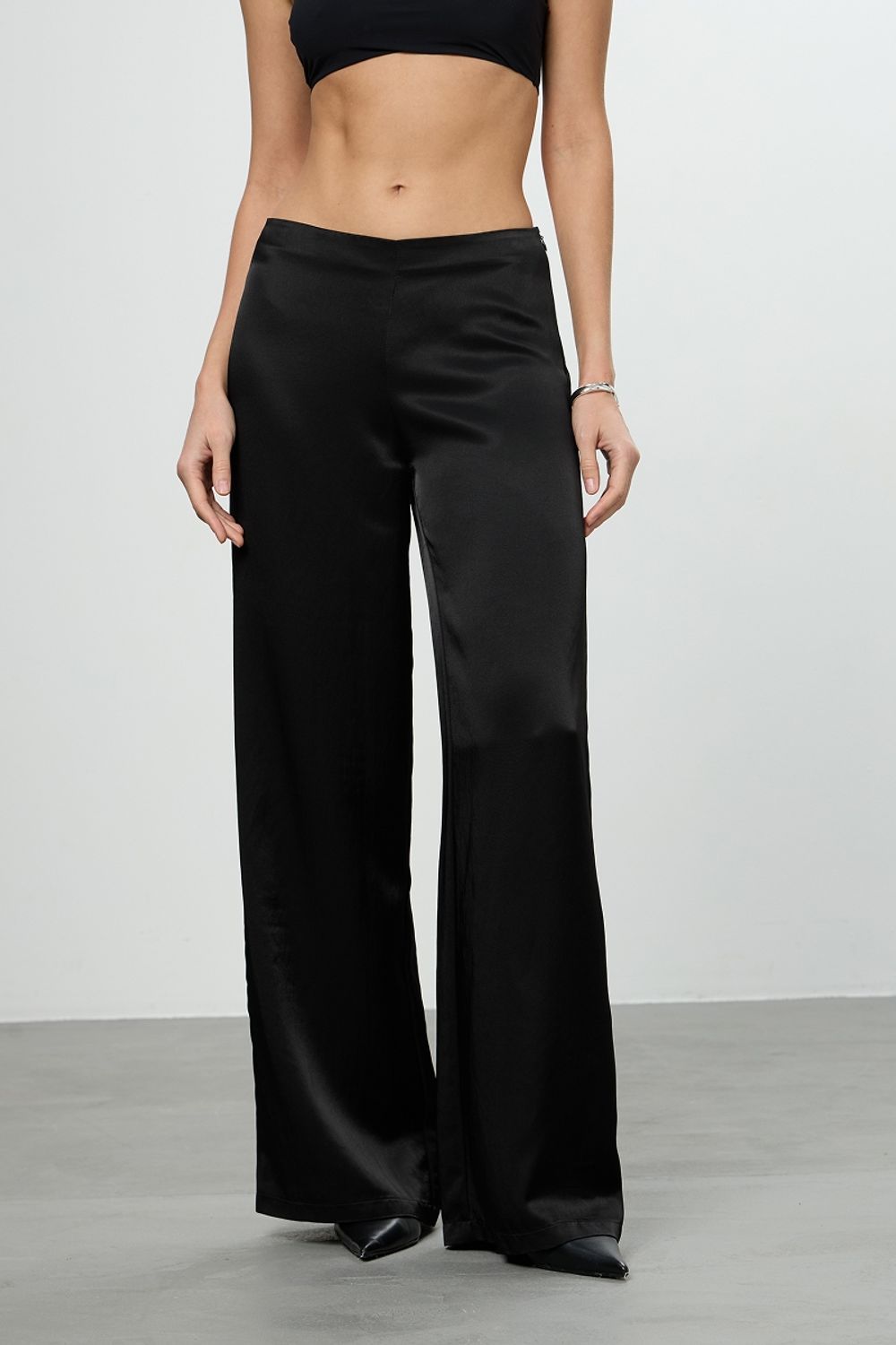 Брюки Палаццо боковая молния черная атласная вискоза
