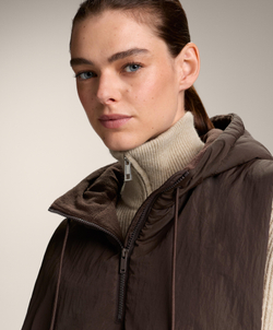 Oysho Утепленный жилет с капюшоном, коричневый