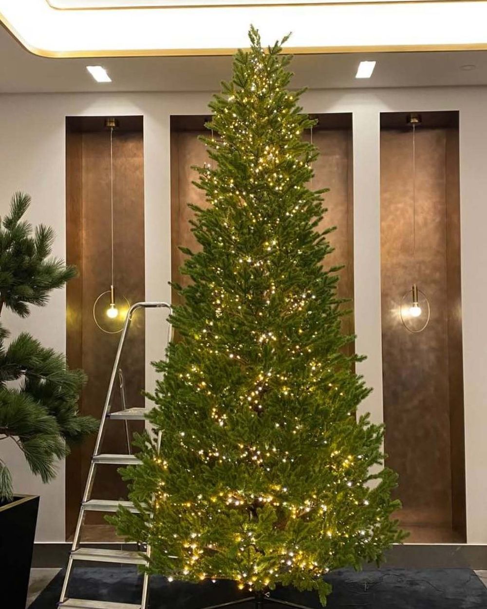 Елка с гирляндой встроенной 2в1 «Meribel» Мэрибель (Литая хвоя) от 1,8 м до 3 м