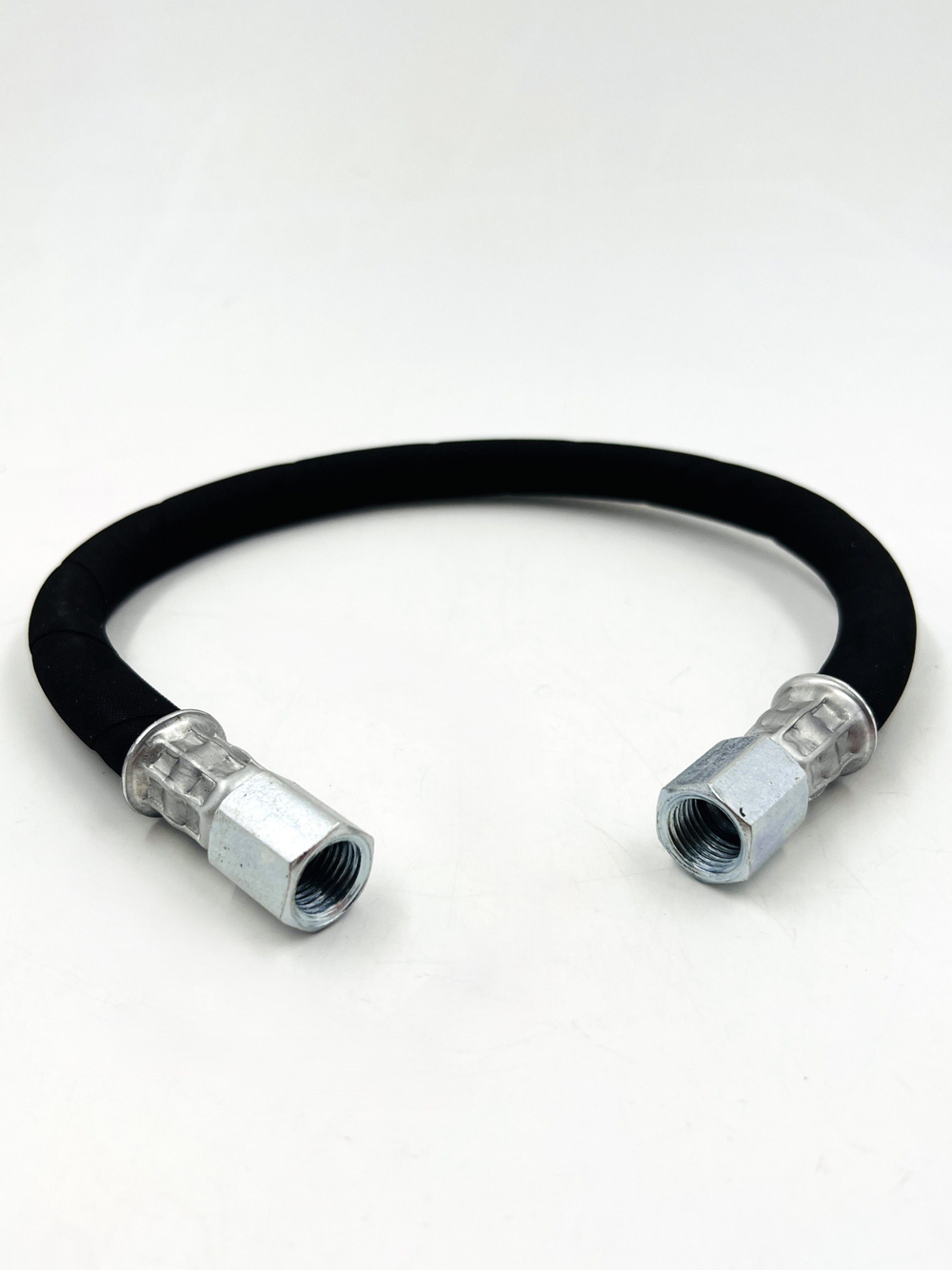 Шланг топливный ВАЗ 2110-2112 высокого давления под капотом