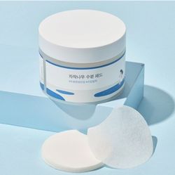 ROUND LAB Успокаивающие пэды с берёзовым соком  Birch Juice Moisturizing Pad