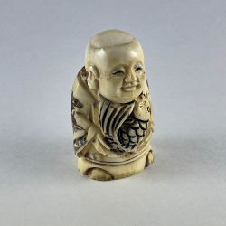 Статуэтка нэцкэ Мальчик Карако с карпом в руках