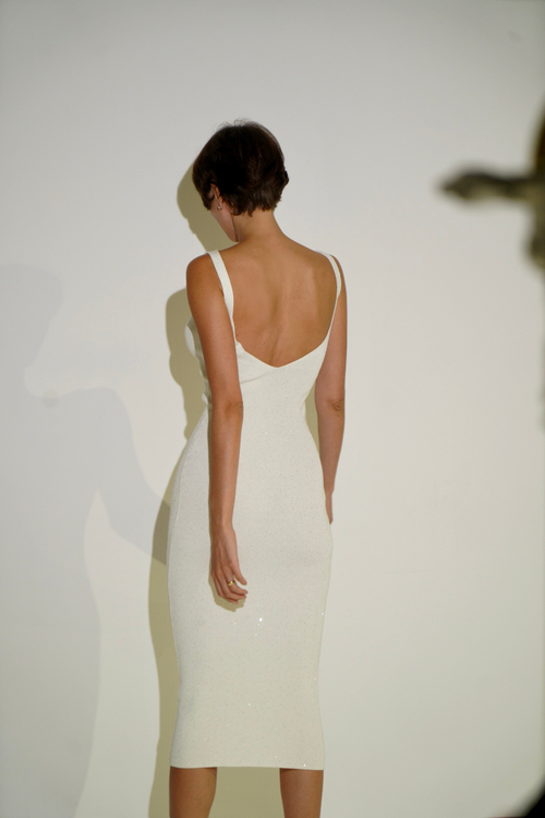 Платье миди с добавлением мягкой пайетки в молочном  цвете