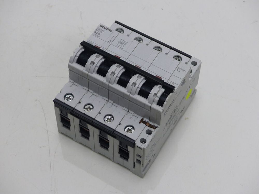 SIEMENS 5SY4625-8 + 5ST3010