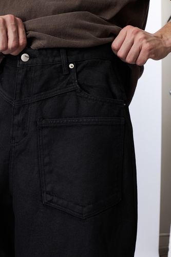 Черные джинсы Gorpgort с накладными карманами спереди
