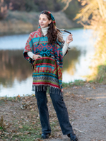 Пончо шерстяное с орнаментом