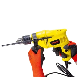 Ударная дрель с набором сверл бит насадками и дополнительными аксессуарами