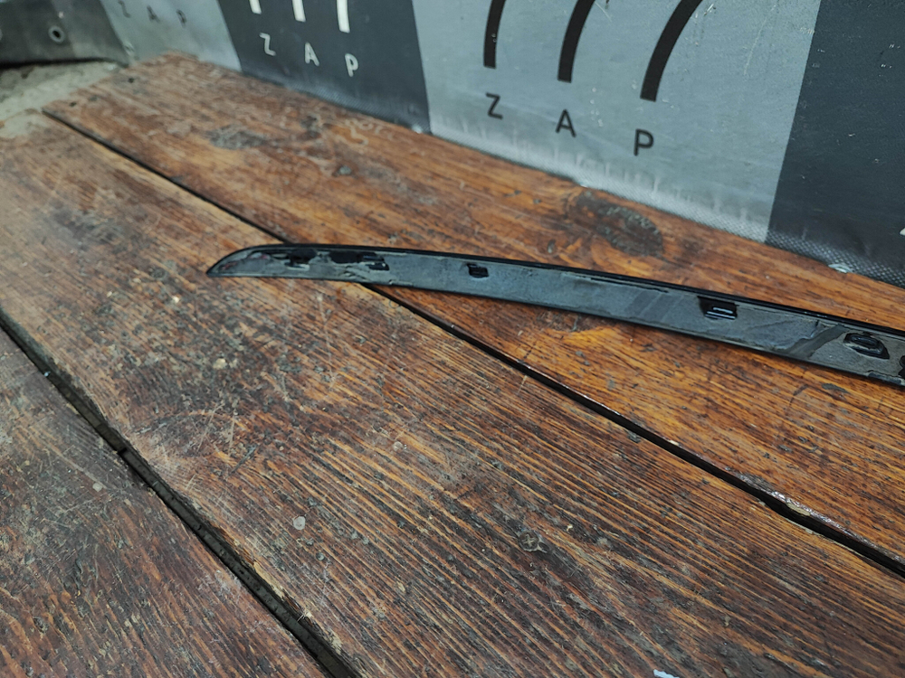 Молдинг крышки багажника Audi Q5 (FY) 20-нв Б/У Оригинал 80A853927C