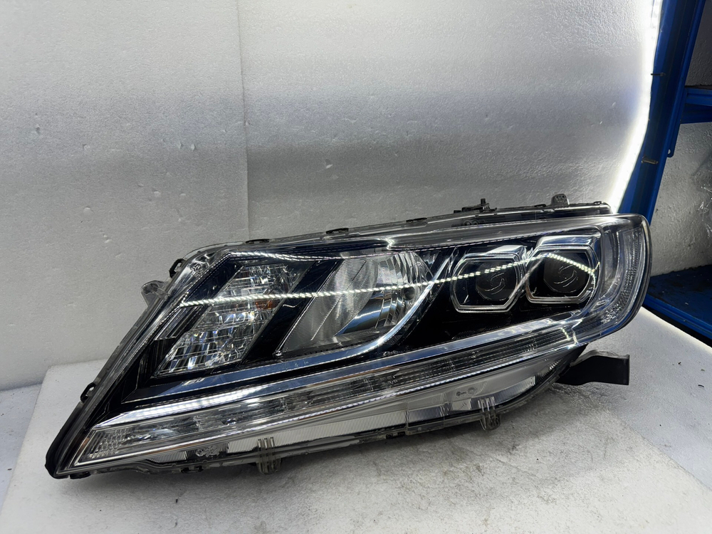Оригинальная LED фара Honda Crosstour