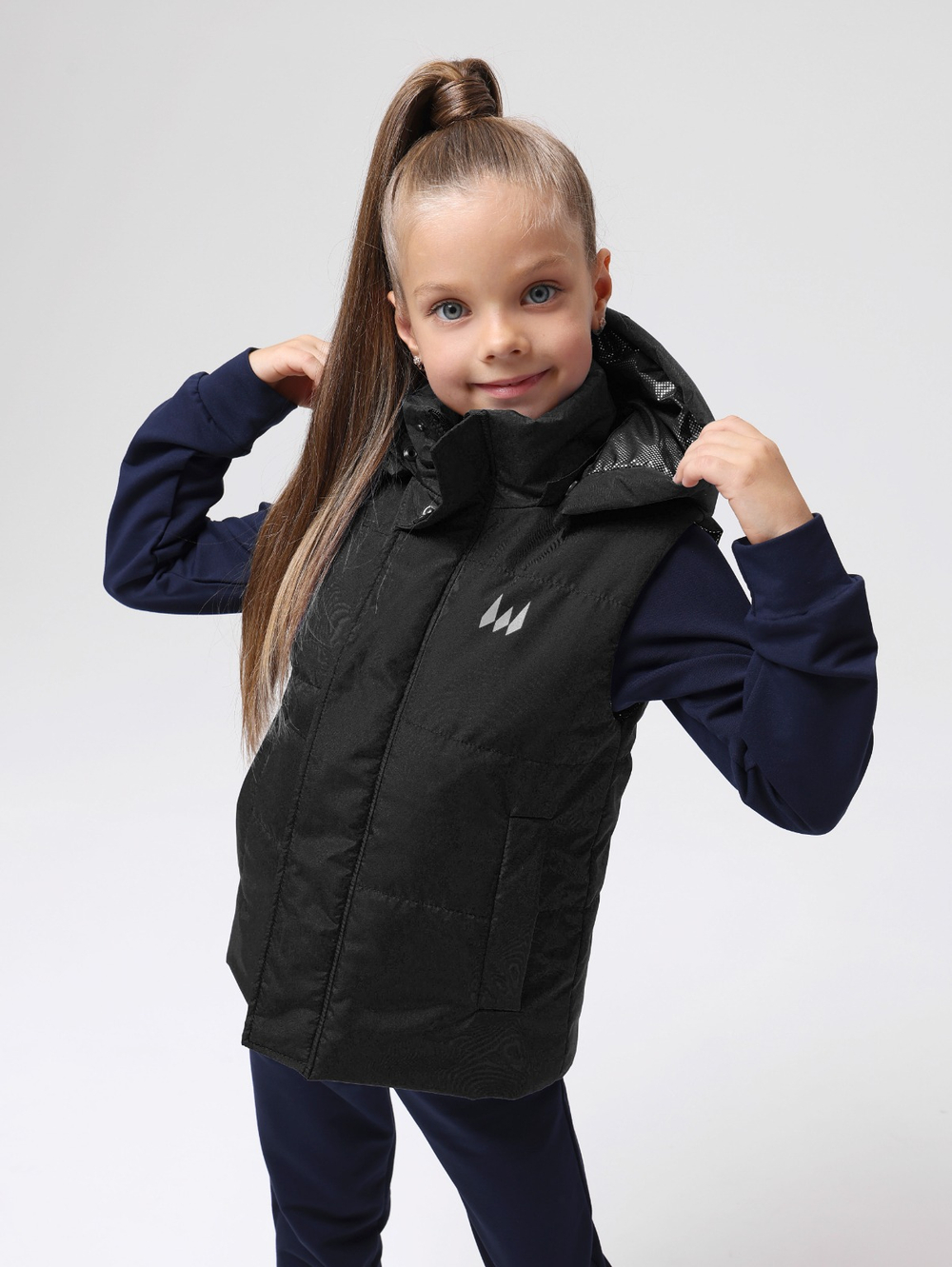 Жилет с съемным капюшоном