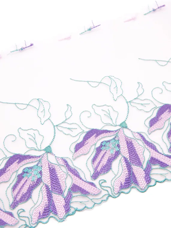 05-78 Вышивка на неэл. сетке 20 см, телесный/ментол/сирень (левая)