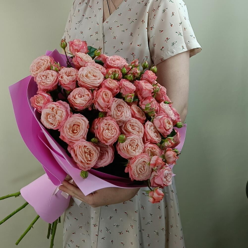 Букет из 9 кустовых розовых пионовидных роз в фоамиране