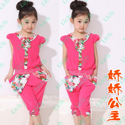 Костюм детский из брюк и футболки с жабо и цветочным принтом