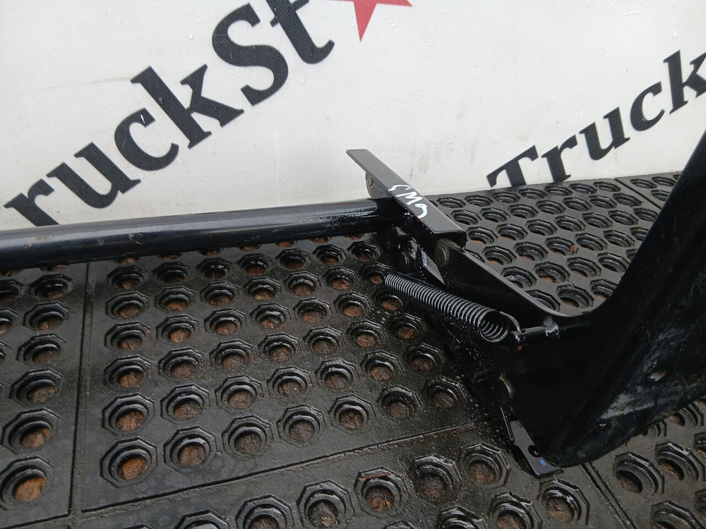 Кронштейн левого спойлера 2022г.