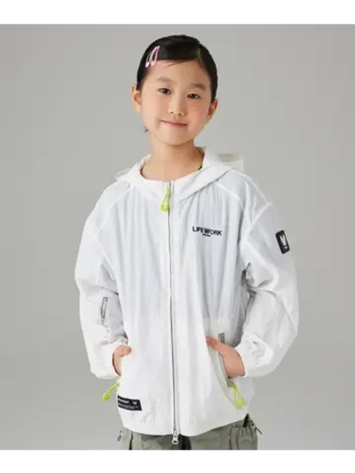 Нейлоновая ветровка с капюшоном