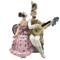Старинный романс. Фарфоровая статуэтка. СССР. Киевский завод. Киевский ЭКХЗ. 1988 г. Высота 26,5 см.