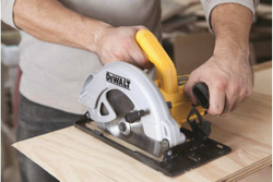 Дисковая пила DEWALT DWE 560 K, 5500 об/мин, 3.7 кг
