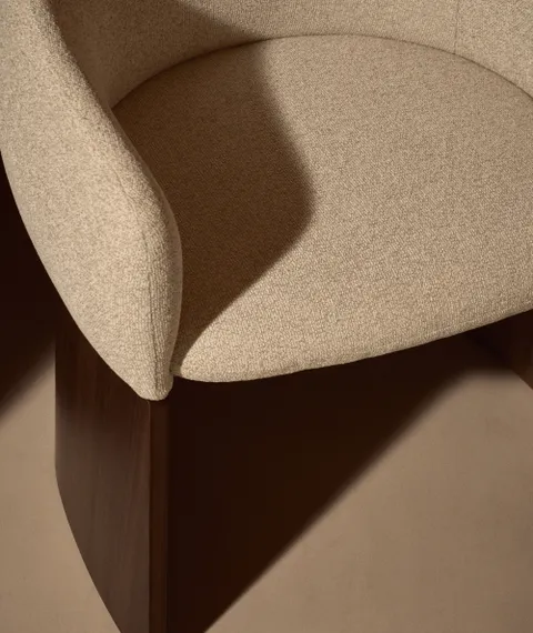 Стул Bosca из бежевого шенилла и орехового шпона