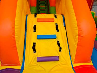 Коммерческий надувной батут с крышей «Страна Сафария 2» 10*8*6 м