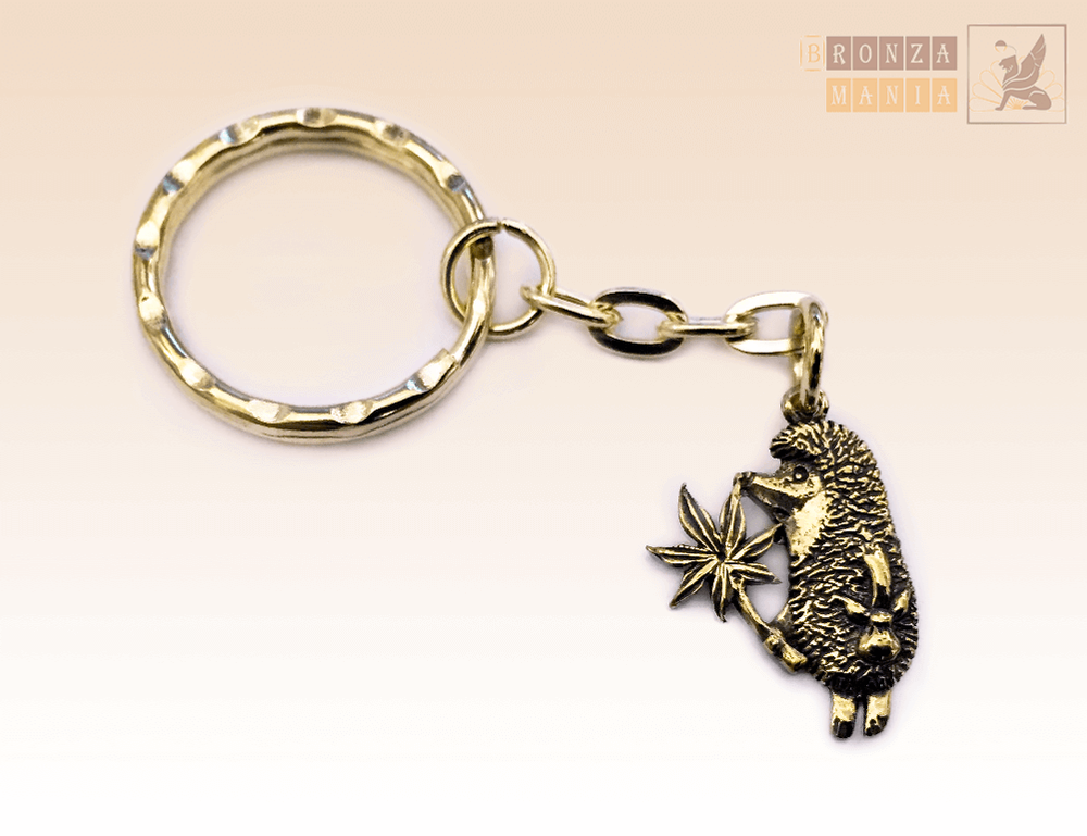 брелок Ежик с листочком