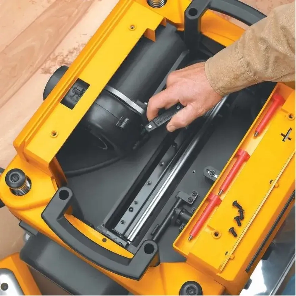 Рейсмусовый станок DEWALT DW735