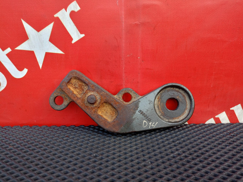 Кронштейн амортизатора нижний левый