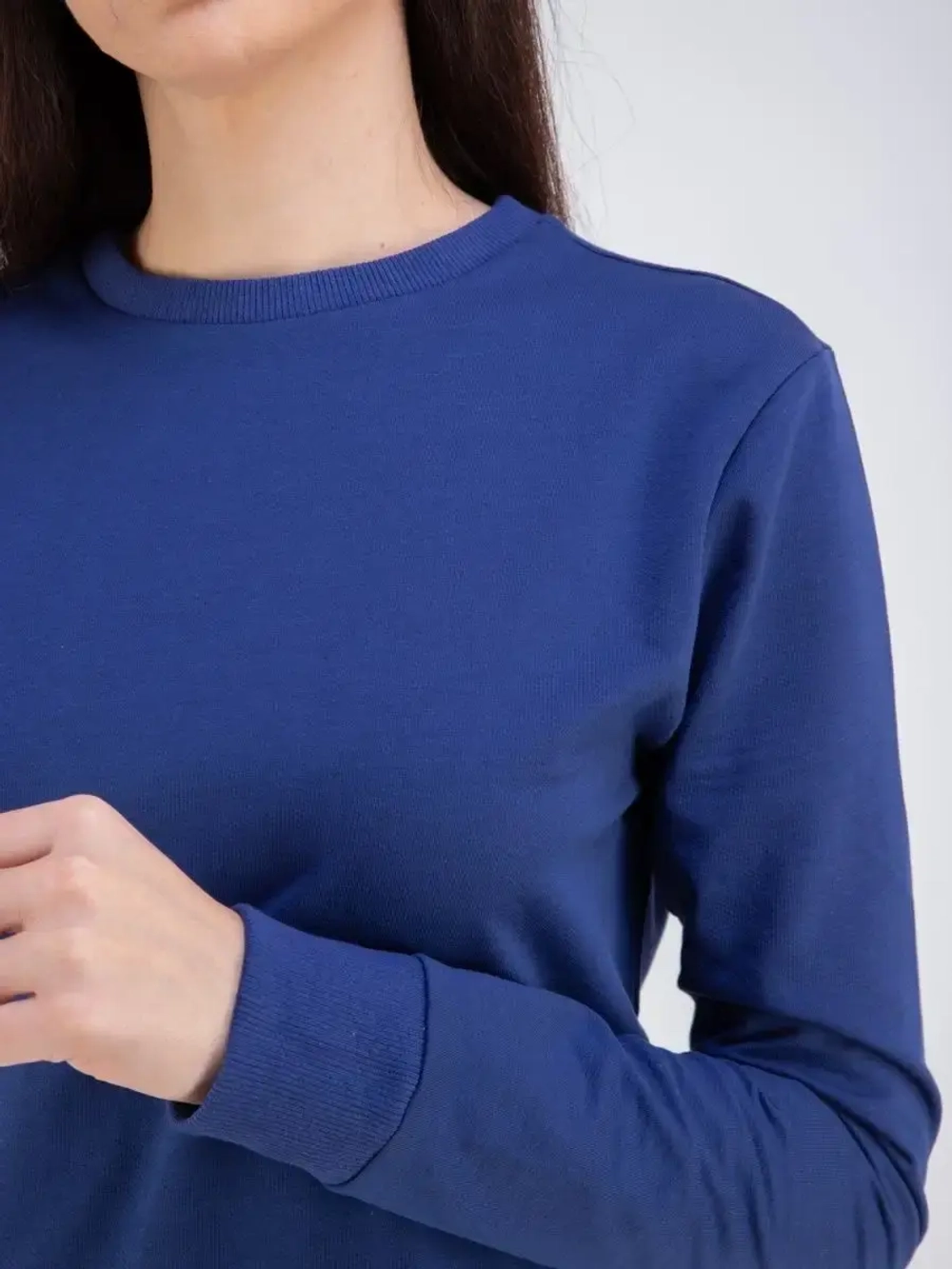 Свитшот без начеса и капюшона однотонный стильный, хлопок