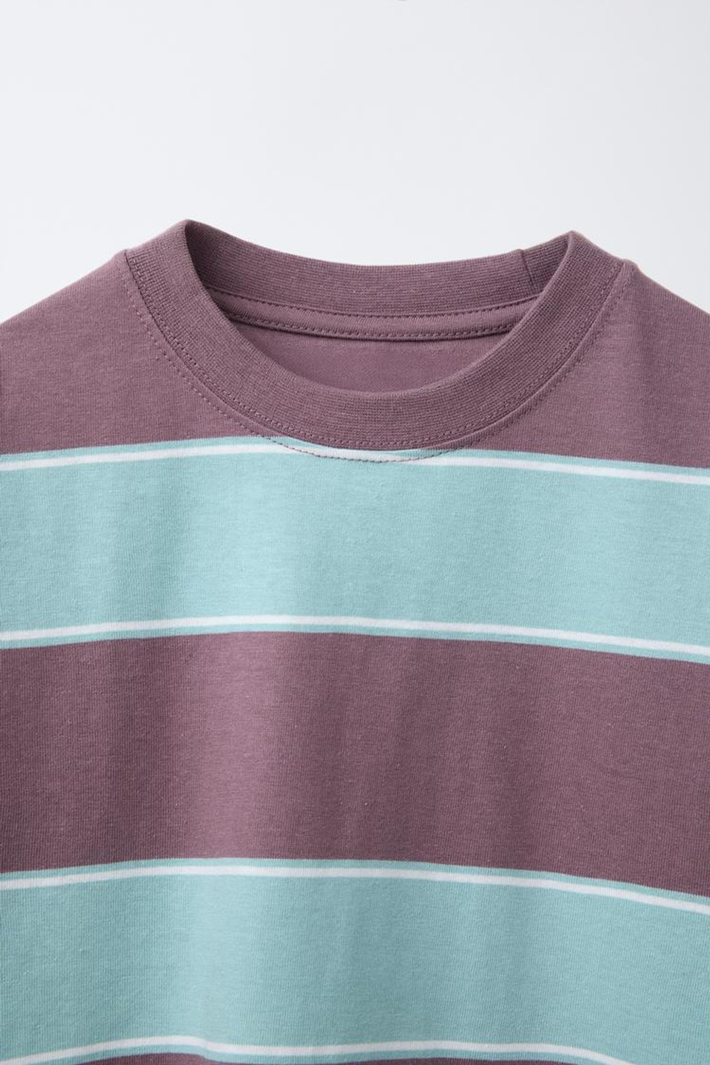 ZARA ФУТБОЛКА В ПОЛОСКУ С НАШИВКОЙ, ЛИЛОВЫЙ